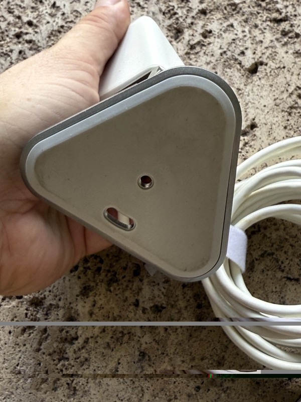 Xfinity XCAM2 HD Indoor Outdoor Security Camera SCHC2AEW SCHX4AEW - Used gallery