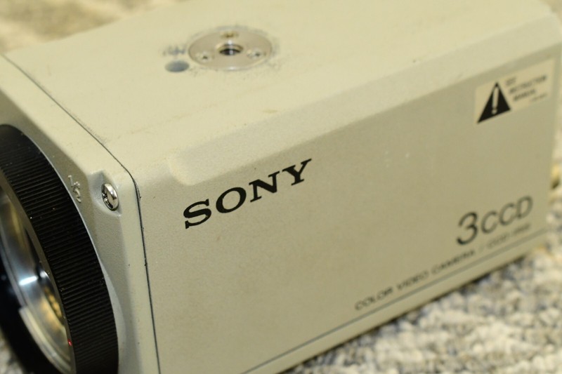 Sony DXC-930 3CCD Color Security/Surveillance Video Camera CCD-Iris - Untested gallery