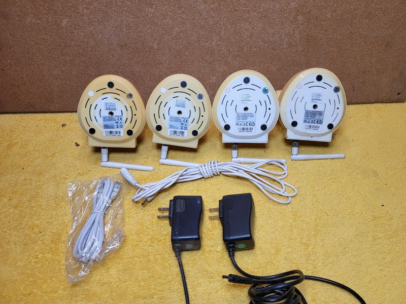 4 Foscam FI8918W Wifi IP Camera Night Vision 2 chargers 1 power extension gallery