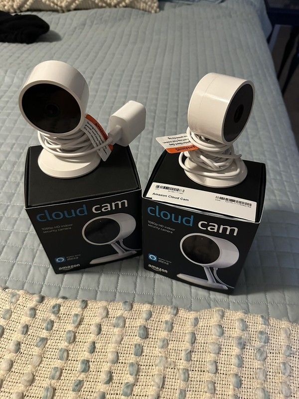 (2) Amazon Cloud Cam B01C4UY0JK Indoor Security Camera – White. 2 Units!