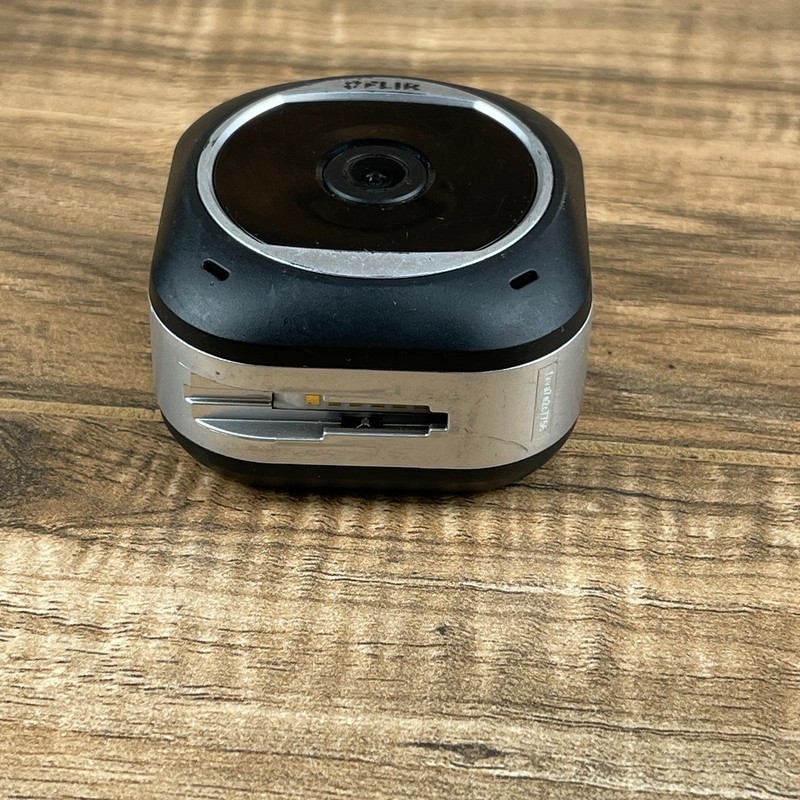 Flir FXV101 Versatile Night Vision Wi-Fi Ultra-Wide 2-Way Home Monitoring Camera gallery