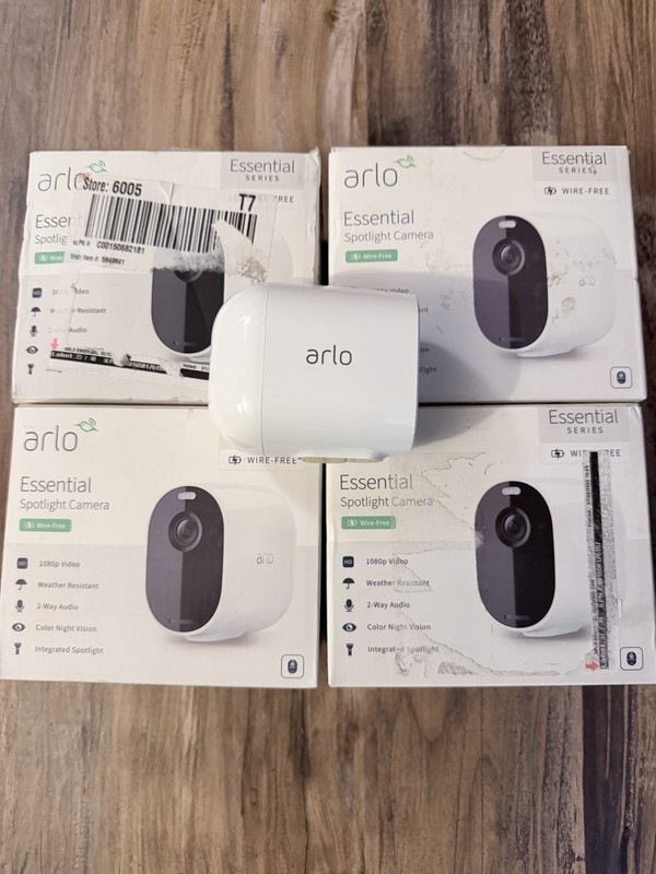 Arlo VMC2030-100NAS Essential Spotlight Camera’s With Mounts & Charge Cords