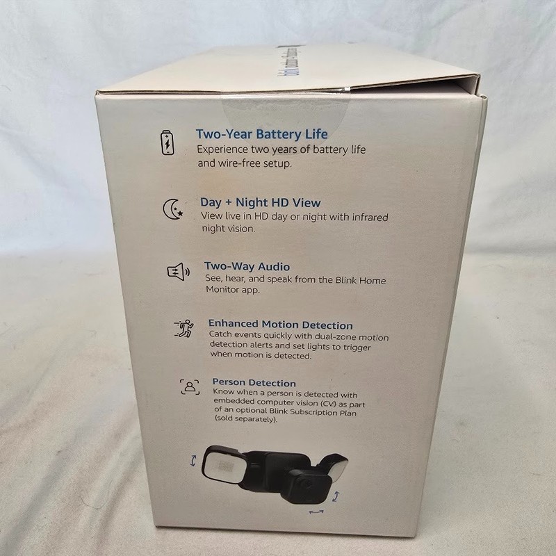 Blink Outdoor 4 Floodlight Camera - Wireless smart security camera, 700 Lumens gallery
