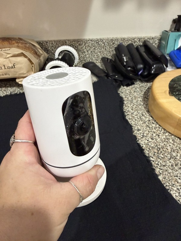 Vivint Ping SmartHome Indoor Camera V-CAM1 gallery