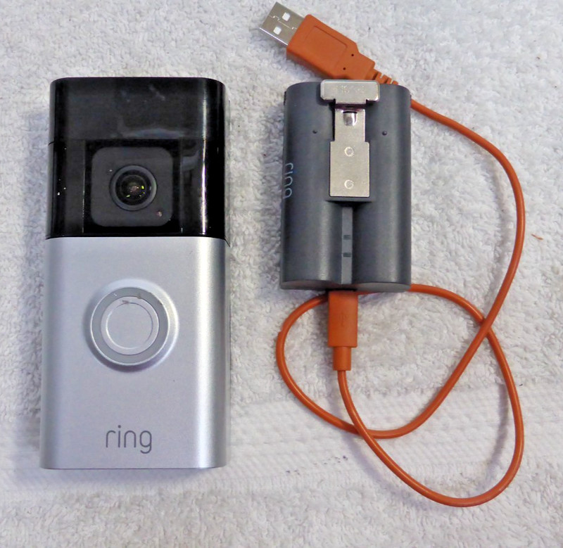Lot of Ring Indoor Cam (2nd Gen) Cameras White and Doorbell Cam gallery