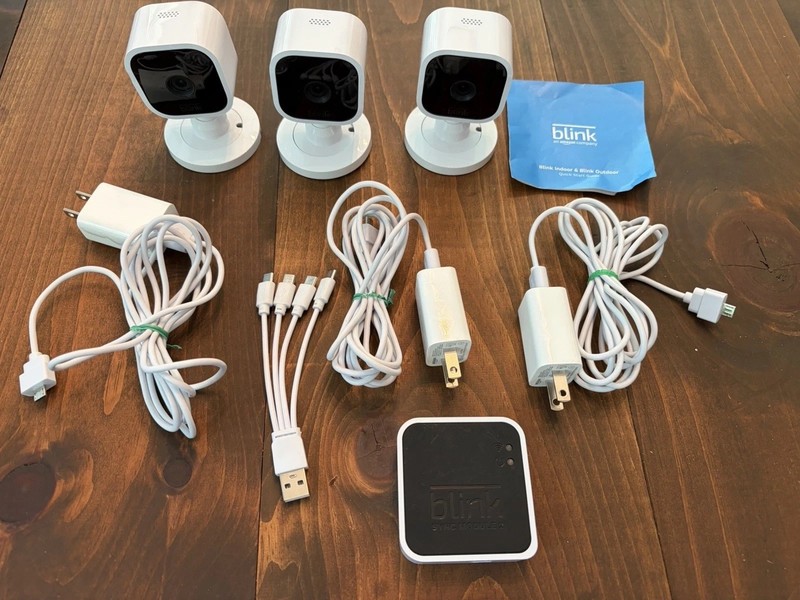 Blink Sync Module 2 Blink Outdoor Home Security Systems BSM00300U W/ 3 Cameras