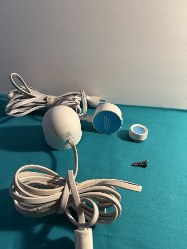 Google Nest Cam Outdoor 1st Gen Wired Security Camera 1080p NC2100ES White gallery