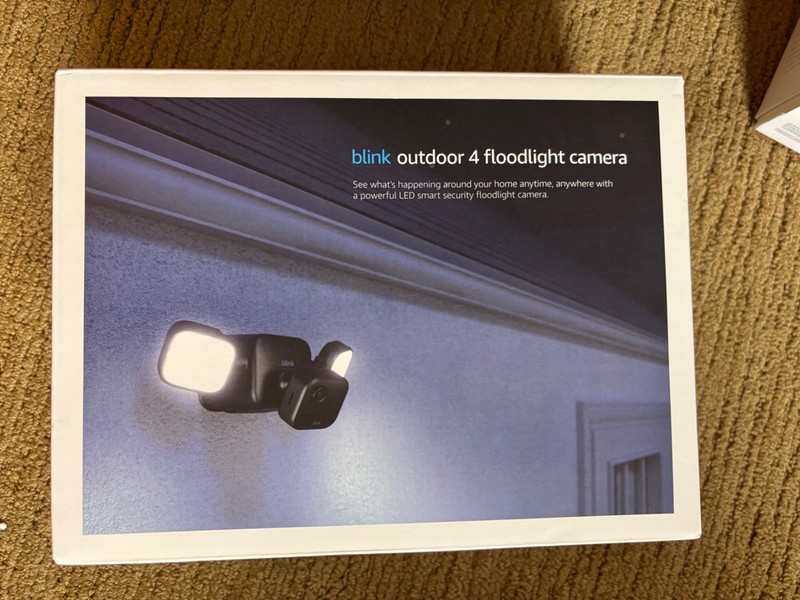Blink Outdoor 4 Floodlight Camera Battery Powered, 700 Lumens LED gallery