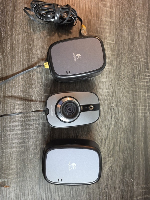 Logitech Alert 700i Indoor Add-On HD Security Camera w/ LA700i Power Supply