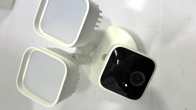 Blink Outdoor Wired 1080p Security Camera with Floodlight - White (AS-IS) B0B5VL gallery