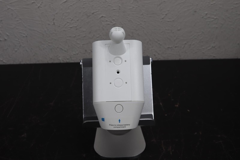 Ring Spotlight Cam Battery Powered Outdoor Camera Lights Siren White please read gallery