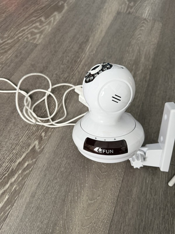 Set of 2 LeFun Wifi Home Security Cameras - FL 368 Model - No box gallery