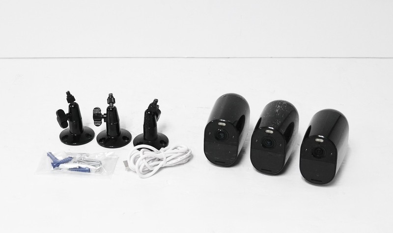 Arlo Essential VMC2330B Spotlight Security Cameras – Black (3-pack)