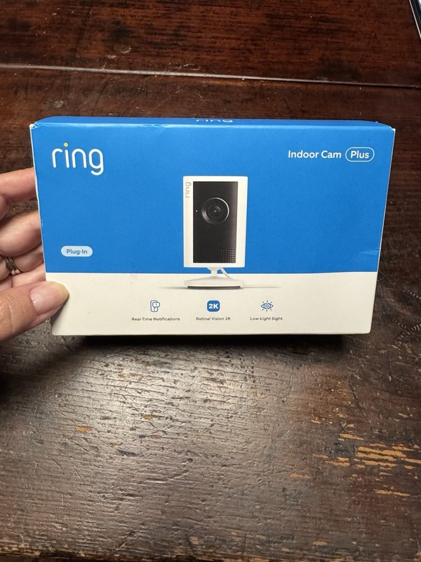 Ring Indoor Cam Plus Retinal Vision 2K Low Light Sight W/ Motion Detection NEW