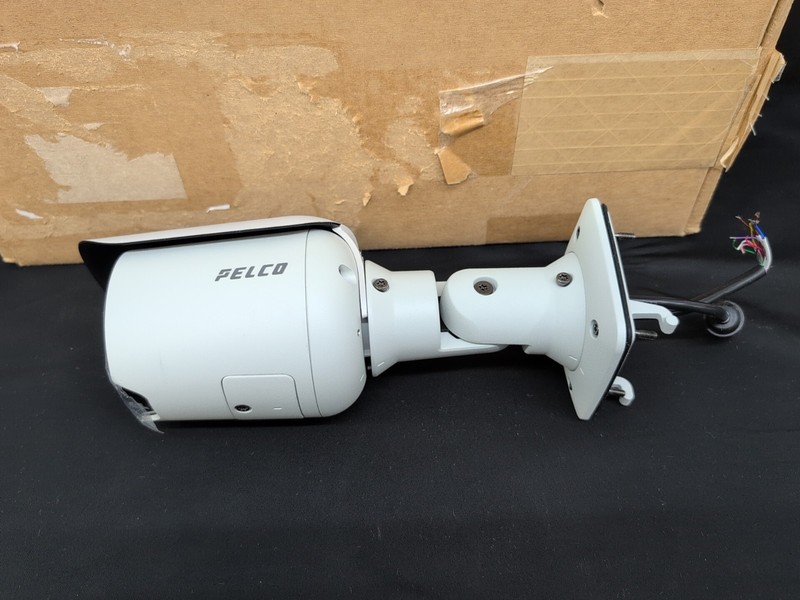 Pelco Sarix Pro 4 Series 3MP Surveillance Camera White SRXP4-3V40-EBT-IR gallery