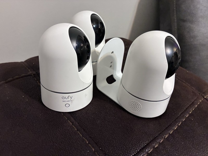 3 Eufy Security Indoor Cam Pan & Tilt 2K Cameras + Mounting Brackets – Tested gallery