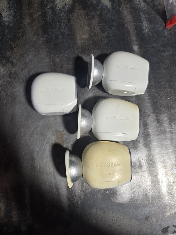 Lot of 4 Arlo VMC3030 UNTESTED gallery