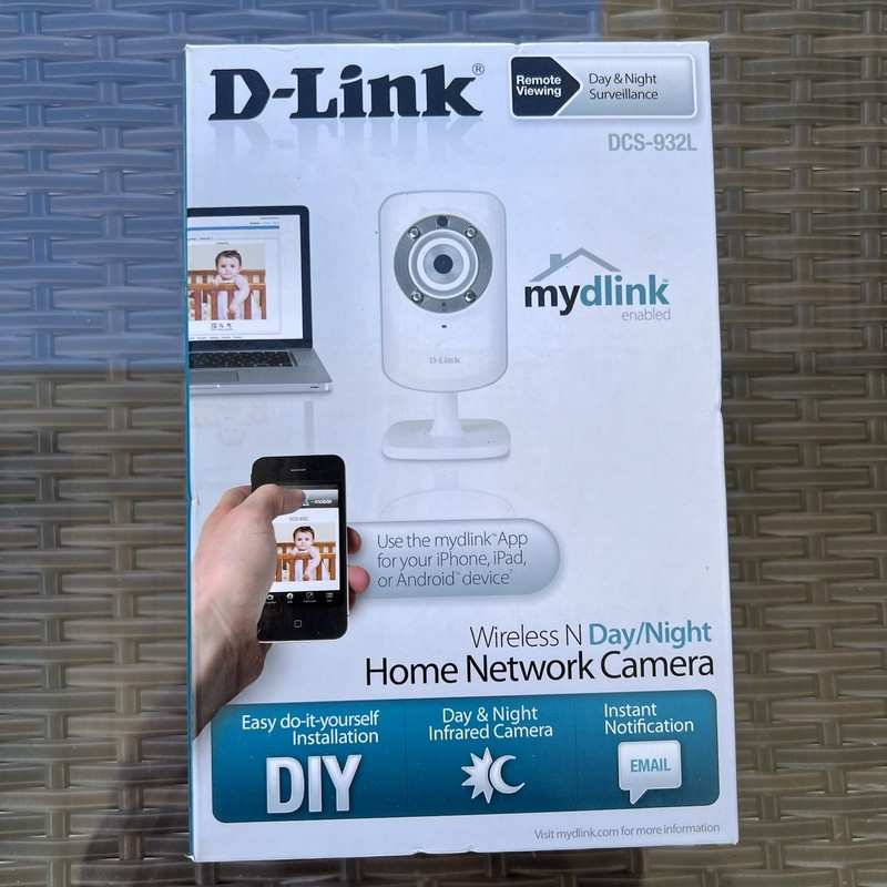 D-Link DCS-932L Wireless Network Camera Day/Night Baby Monitor Security NEW