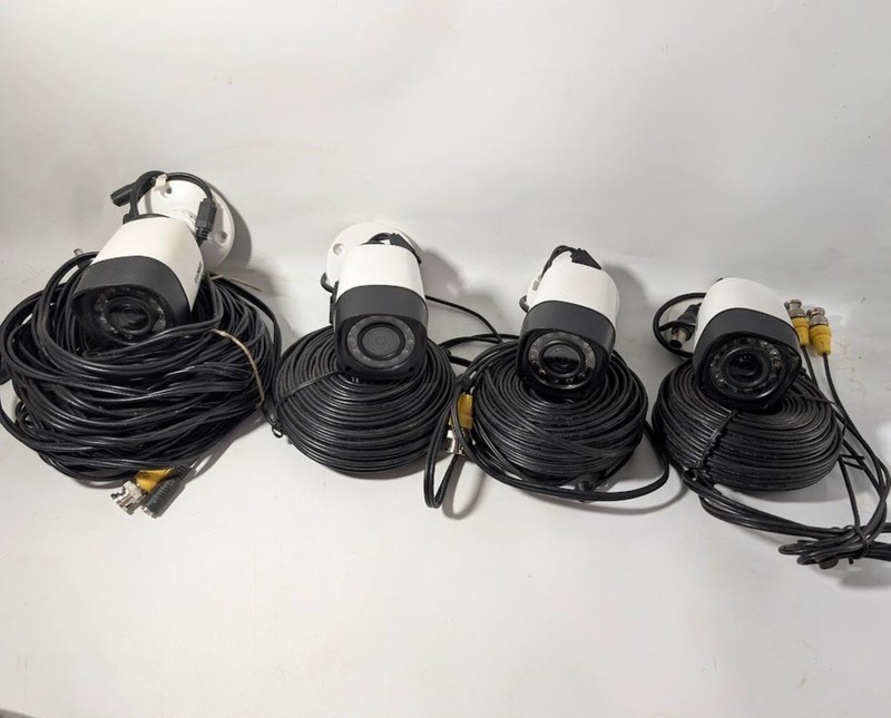 (4) Lorex LBV2521 HD 1080p Indoor/Outdoor Night Vis Security Cameras w/BNC Cords gallery