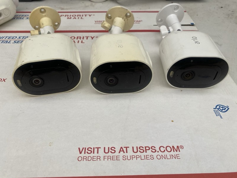 Arlo Pro 3 Security Camera Outdoor Wireless 2K Spotlight VMC4040P Mount Kit