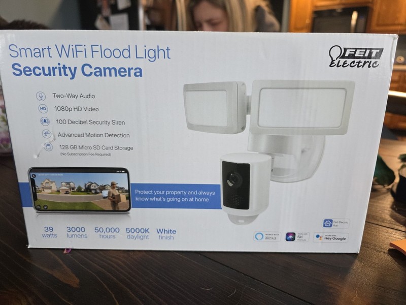 Smart WiFi Flood Light Security Camera gallery