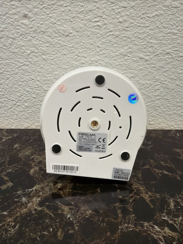 FOSCAM FI9821PR 720P HD RESOLUTION WIRELESS IP SECURITY CAMERA R28 gallery