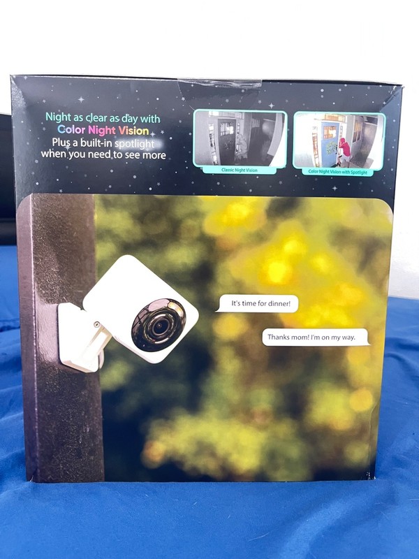 Wyze Cam Floodlight Pro + Wyze Cam (White) gallery
