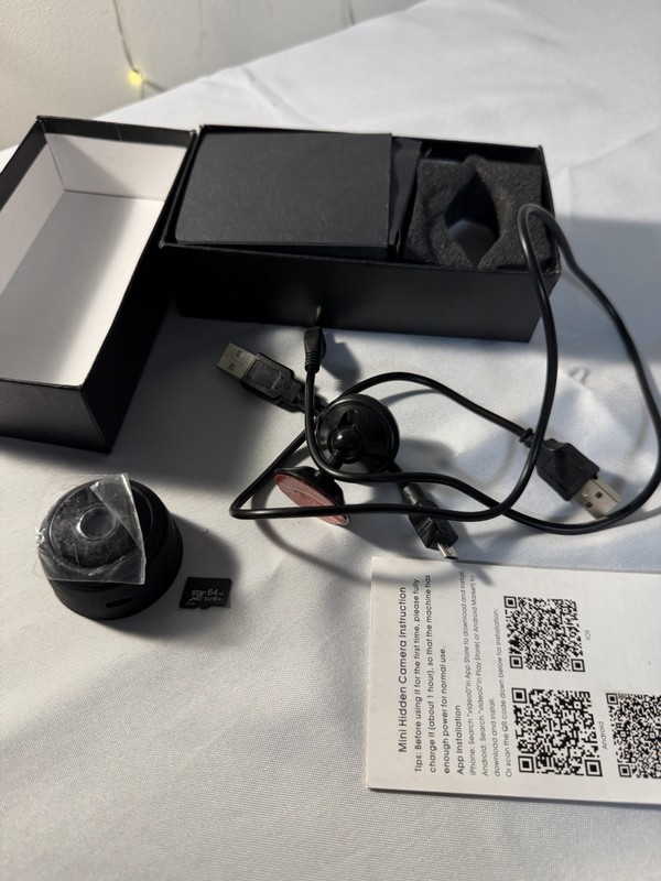 Mini WiFi Indoor Home Security Camera Magnetic Mount USB + 64GB SD