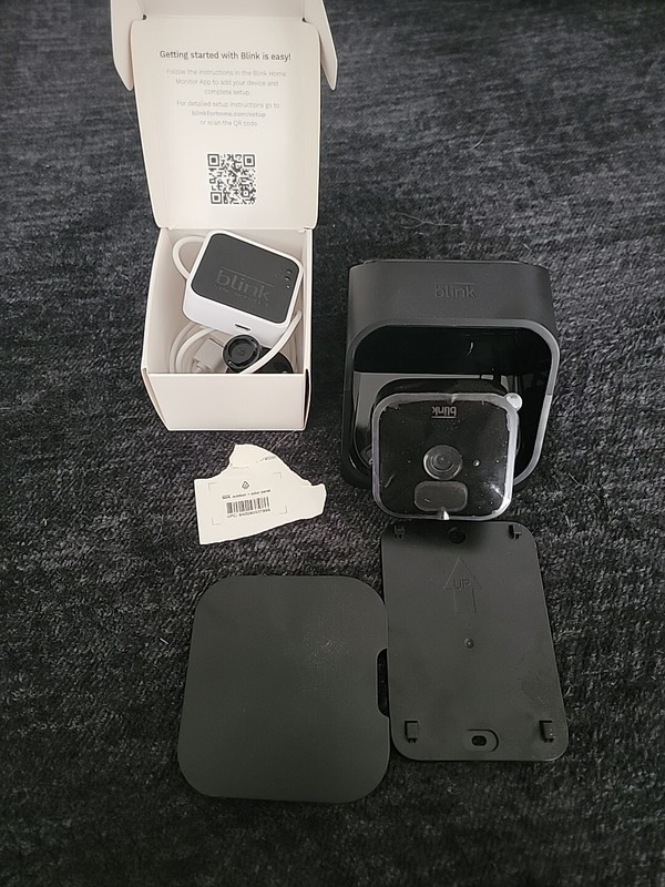 Blink Outdoor Camera With Solar Panel Charging Mount + Sync Module 2 – Black