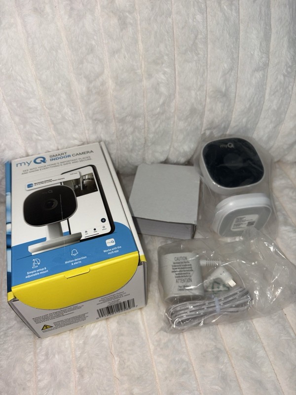 myQ Smart Indoor Camera 1080p Wi-Fi IP Motion Detection Indoor White
