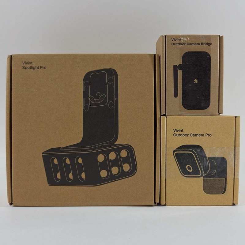 New Vivint Outdoor Camera Pro IP Security Camera Spotlight Bridge GEN 3