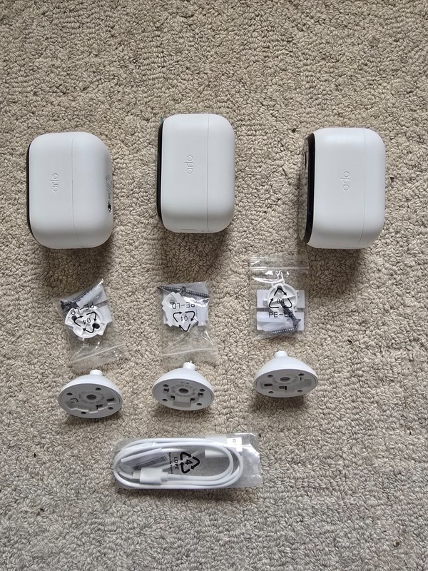 ARLO Essential Outdoor Cameras - 2nd Generation (VMC2050-100NAS) - 3 cameras gallery