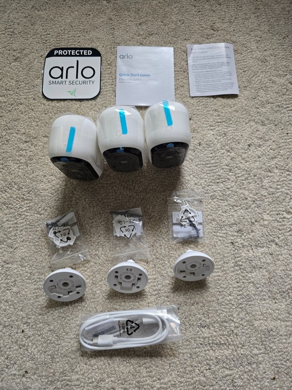ARLO Essential Outdoor Cameras - 2nd Generation (VMC2050-100NAS) - 3 cameras gallery