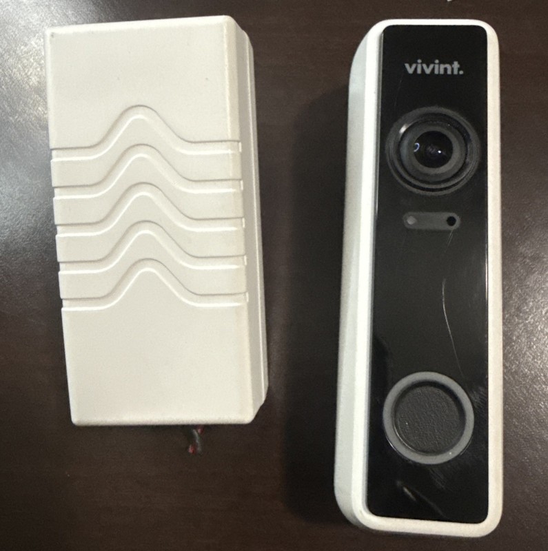 Vivint Doorbell Camera Pro (VS-DBC300-WHT ) UNTESTED ONLY CAMERA Sold as is. (A⁴