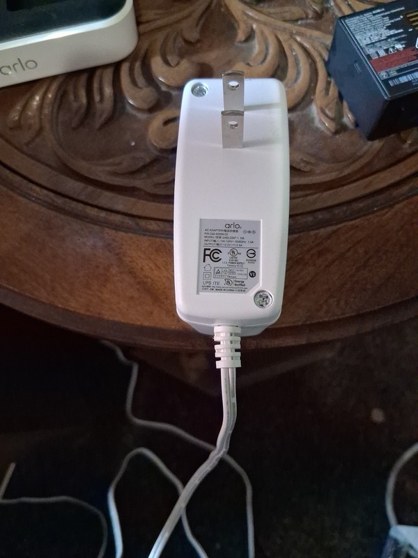 Arlo Dual Charging Station (Model VMA5400C) With two Batteries gallery