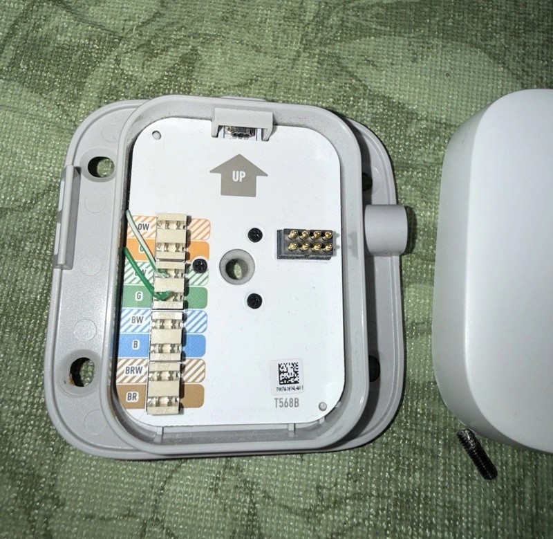 Vivint Outdoor Camera Pro Gen 2 Vs-odc350-wht WiFi Camera + 64GB Micro Sd gallery