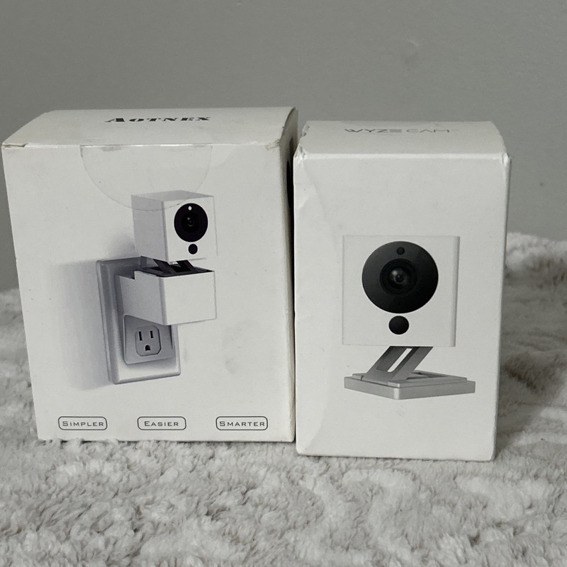 WYZE CAM V2 – SECURITY CAMERA And Outlet Wall Mount