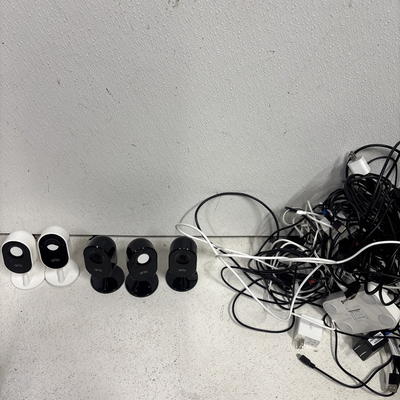 Arlo Indoor Outdoor Security Cameras Power Supplys And Chargers lot #2W3