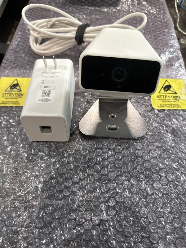 Xfinity XCAM2 SCHC2AEW HD Indoor Outdoor Security Camera-with XW4 Adapter