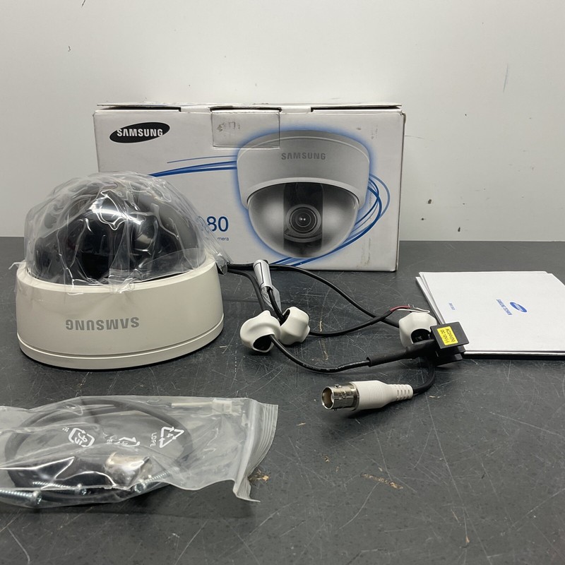Samsung SCD-3080N High Resolution Varifocal Dome Security Camera New. H-2