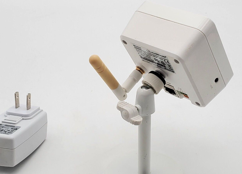 Vivint Alarm Wireless Camera White - Model ADC-V520IR With Power Supply Tested gallery