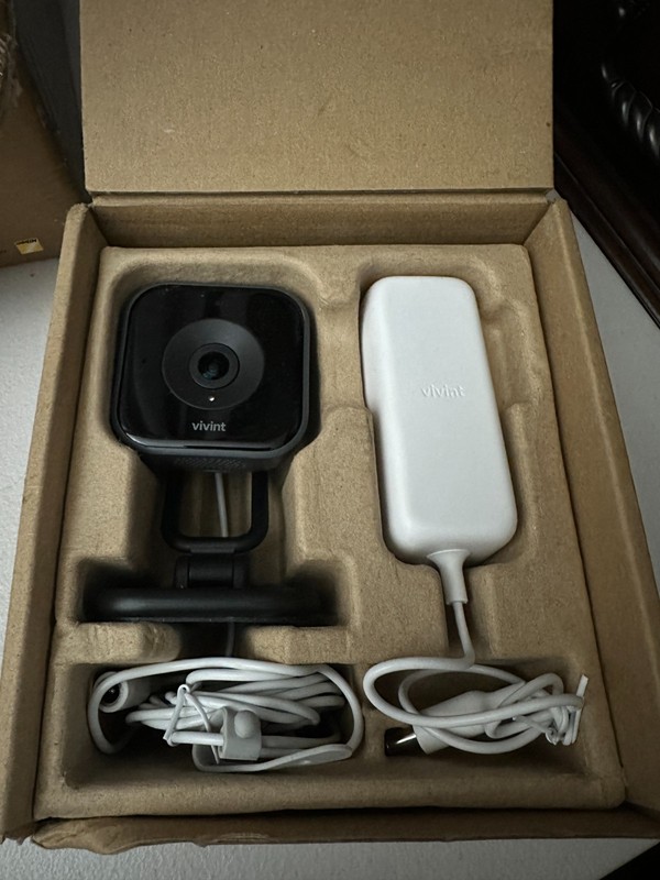 Vivint Indoor Camera Pro Wi-Fi Gray - VS-IDC350-GRY