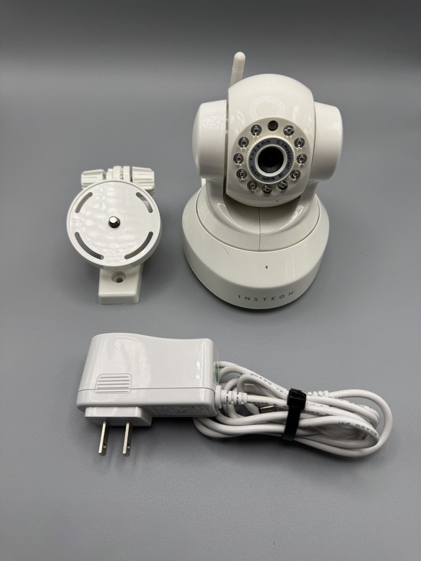 Insteon WiFi IP Indoor Camera Pan/Tilt Night Vision 2-Way Audio White 75790WH