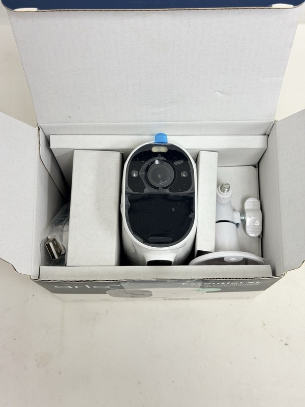 Arlo Essential XL VMC2032-100NAS 1080p Wireless Indoor/Outdoor Spotlight Camera gallery