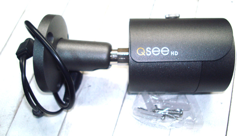 Q-See QCA8050BA 1080p Analog HD BNC Security Camera Black PLUS 60′ Cable