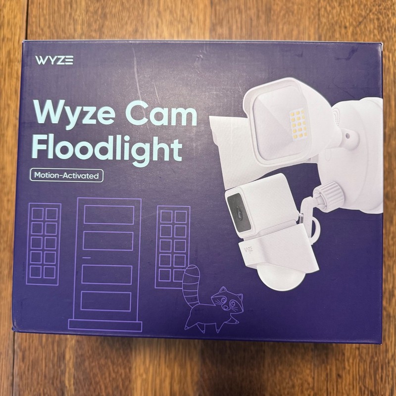 New Wyze Cam Floodlight Motion-Activated Security Light Camera WYZEC3FL