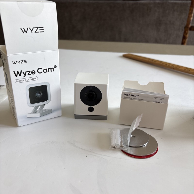 Wyze Cam Indoor & Outdoor Home Security Camera White WYZEC3