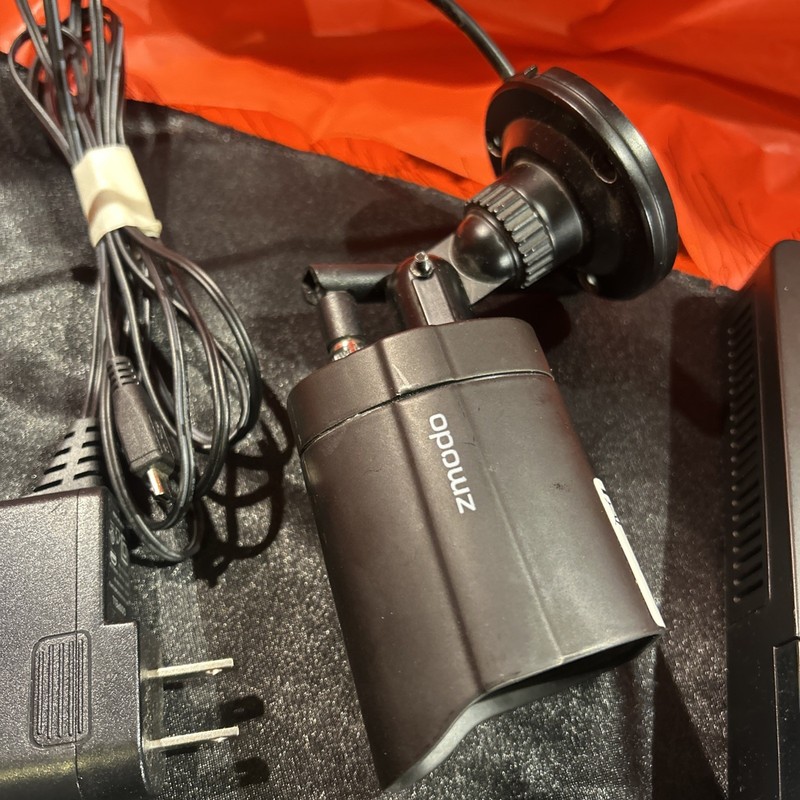 Zmodo DVR ZH-NI14 & 1 Camera ZP-IBH15-W With Power Supplies gallery