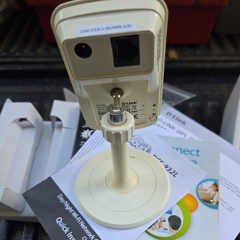D-Link DCS-932L WiFi Cloud Day & Night Network Security Camera gallery