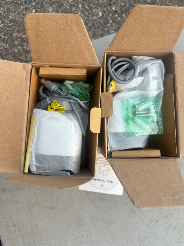 NOS defender 4kcb1 camera (2) cameras 4 same $ DVR systems